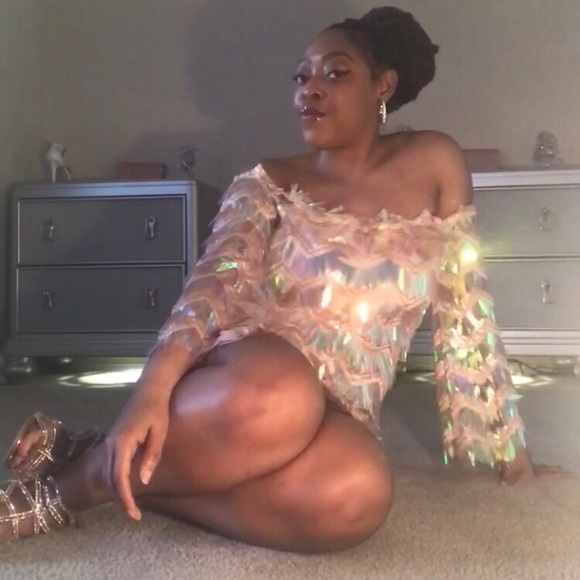 🎀 Iridescent Sequin Dress 🎀 - Picture 2 of 8